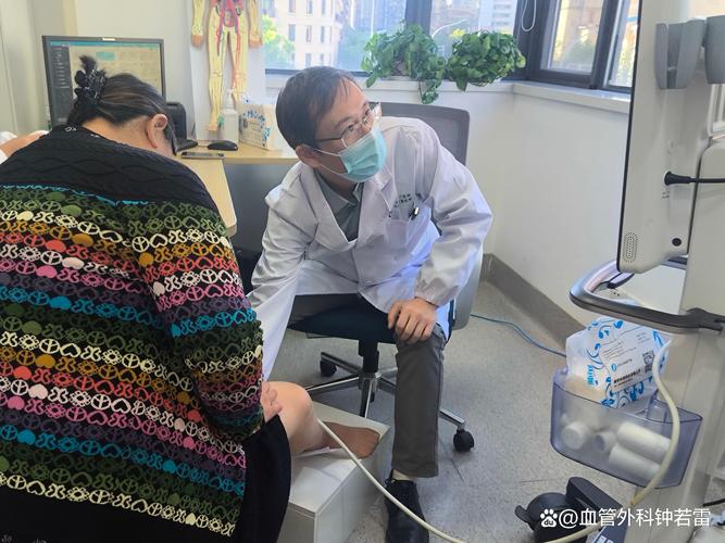 静脉曲张案例76 云南阿姨蚯蚓腿，拔火罐祛淤血，差点惹大麻烦
